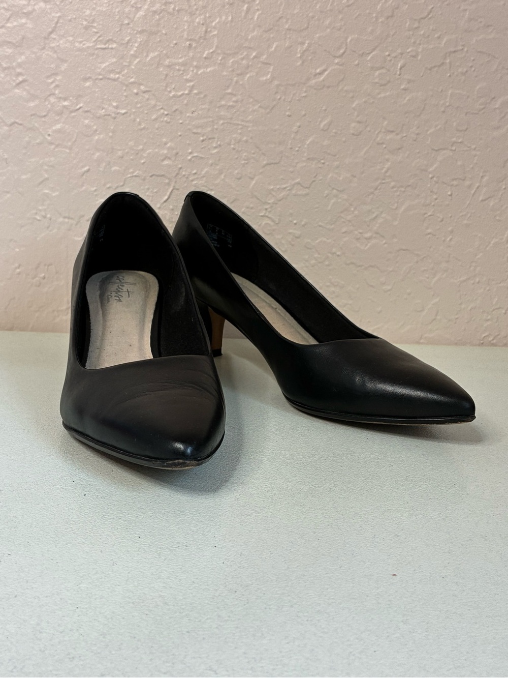 Clarks Collection Pointy Toe Pump Womens 8 Black Leather Slim Heel Office Date
